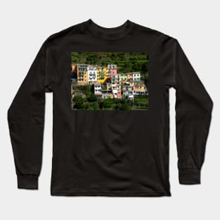 View on the cliff town of Manarola, one of the colorful Cinque Terre on the Italian west coast Long Sleeve T-Shirt